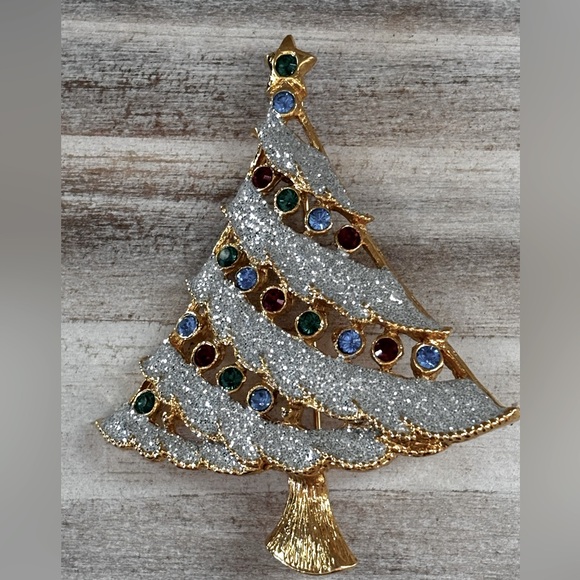 Jewelry - beautiful vtg Christmas tree brooch